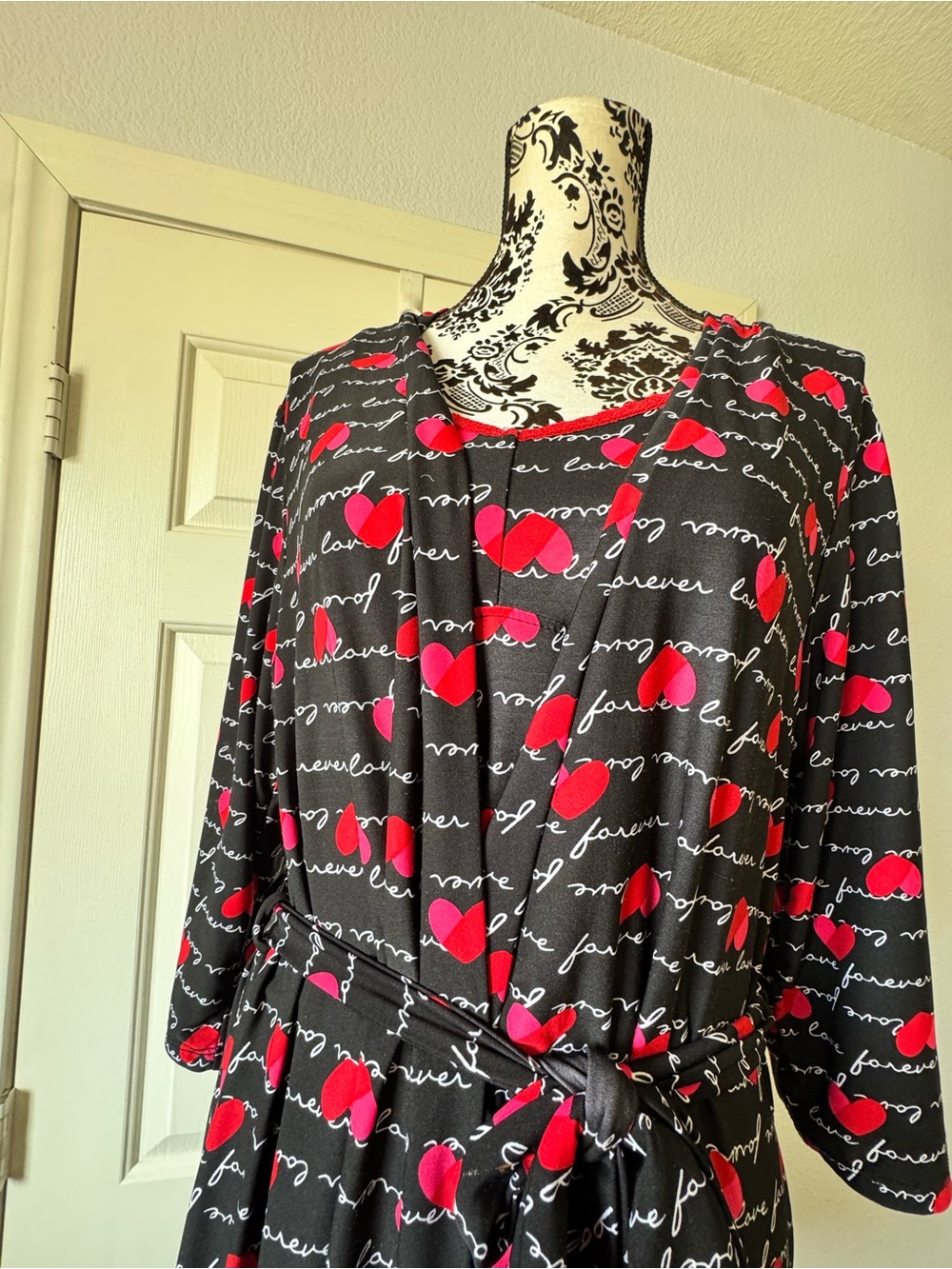 3/$15 Rene Rofe Black Sleepwear Robe & Slip with Red Heart Print - Picture 6 of 7